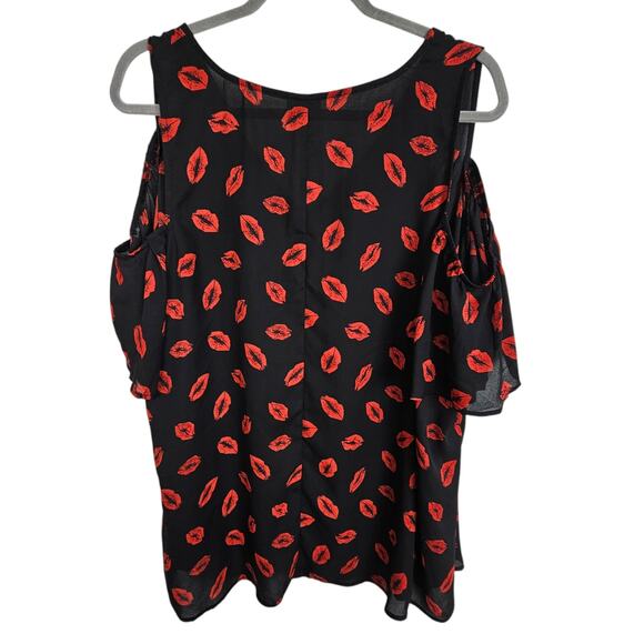 Torrid Top V Neck Blouse Womens 2X Black Red Lip Print Cold Shoulder Blouse - Picture 10 of 10